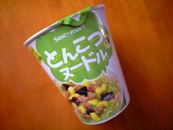 とんこつ味ヌードル 1